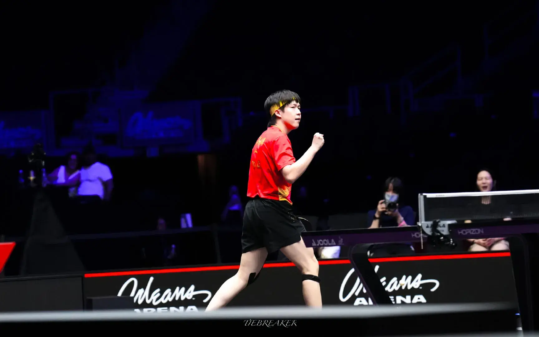 过发正手短, 之后她反弹 过发正手短, 之后她反弹