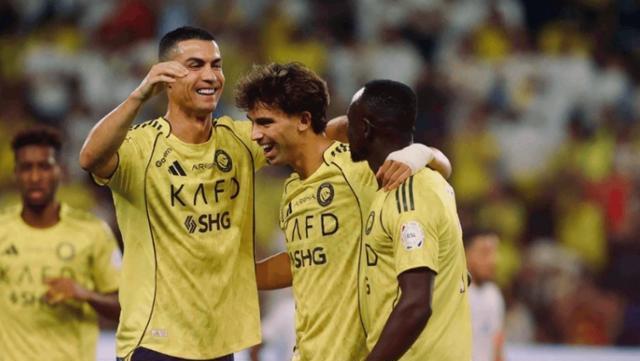 得领先, 半场结束, 然失色 得领先, 半场结束, 然失色